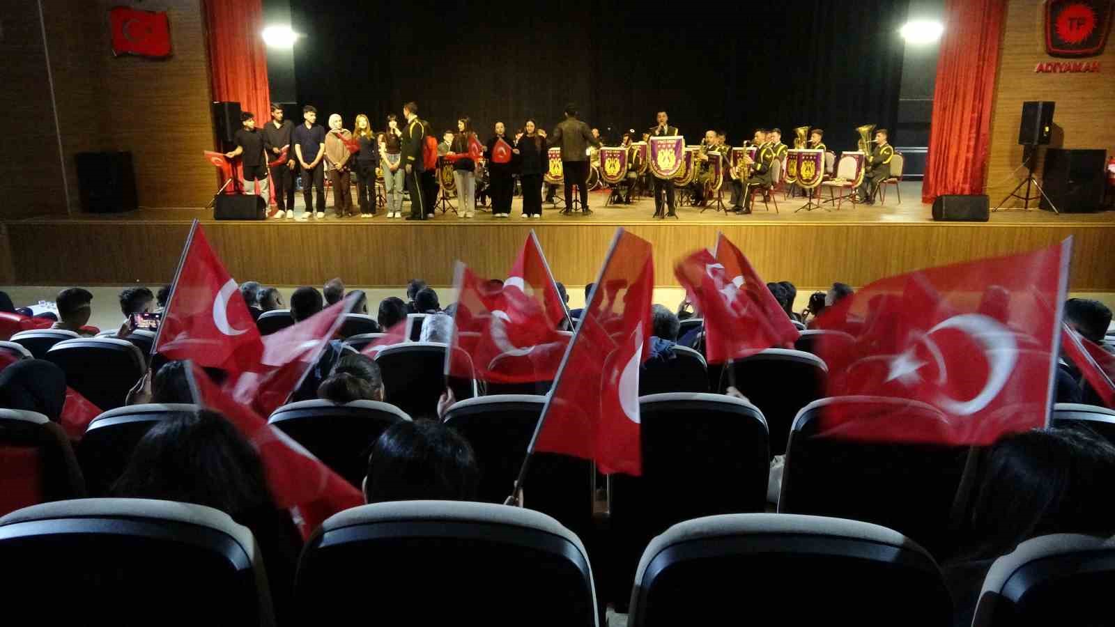 Ordu Bölge Bandosu Adıyaman’da konser verdi
Ordu Bölge Bandosu Adıyaman’da konser verdi