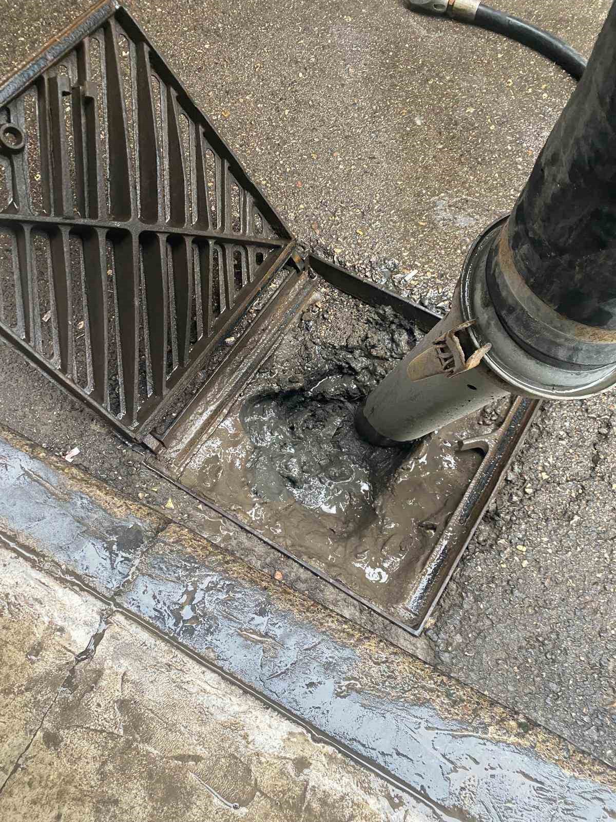 Ordu Büyükşehir, Fatsa’nın 30 yıldır temizlenmeyen altyapısına indi
