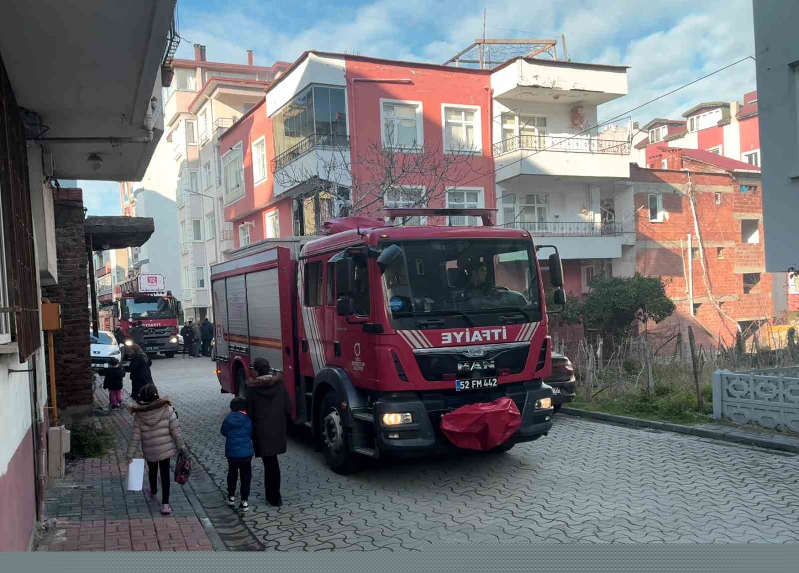 Ordu’da 3 katlı binada korkutan baca yangını
