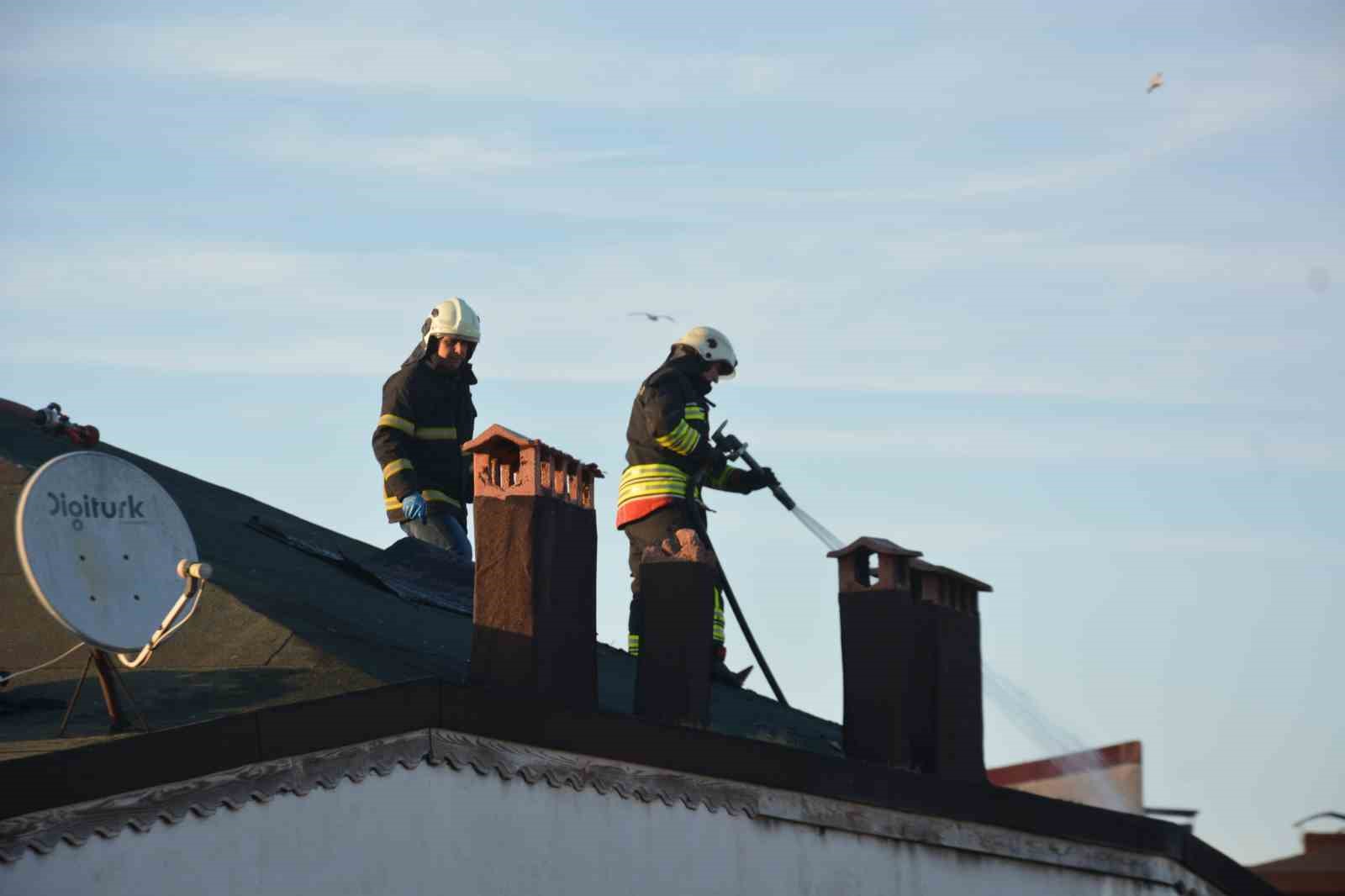 Ordu’da 5 katlı binanın çatısında yangın
