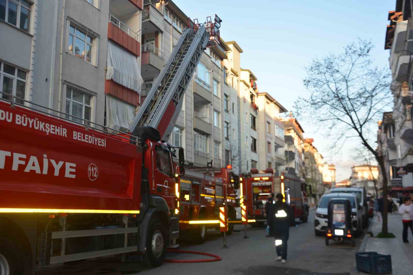Ordu’da 5 katlı binanın çatısında yangın
