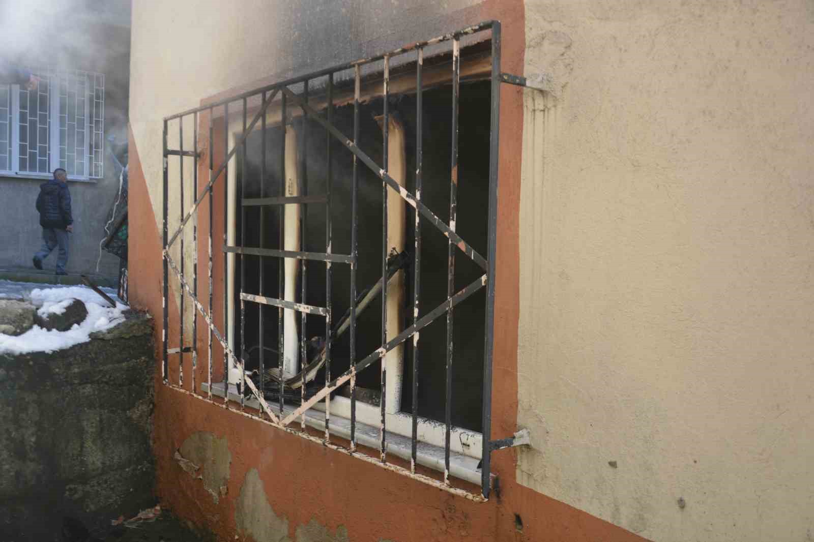 Ordu’da apartmanın zemin katında yangın
