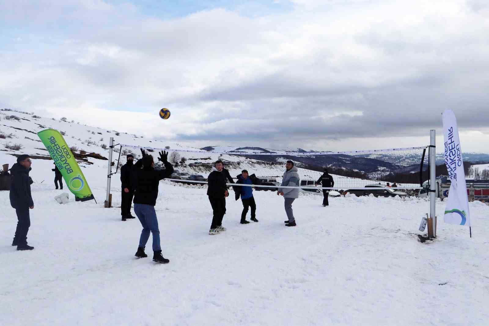 Ordu’da bin 700 rakımlı yaylada renkli kar festivali
