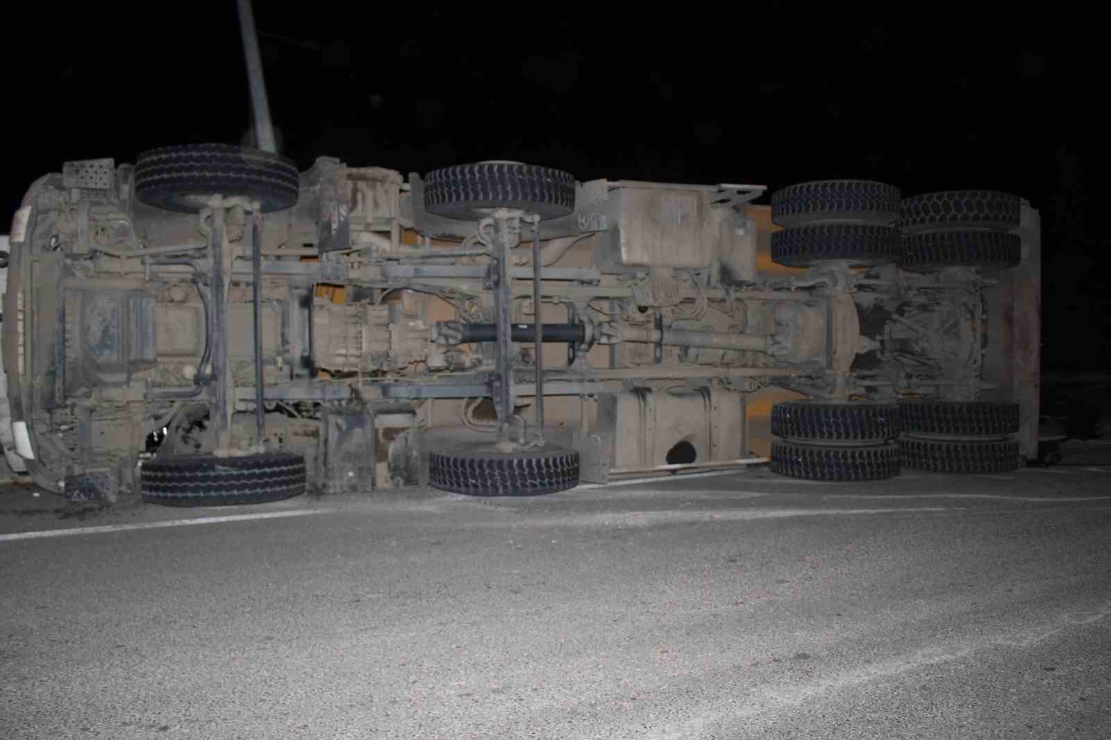 Ordu’da çöp kamyonu devrildi: Sürücü yaralandı
