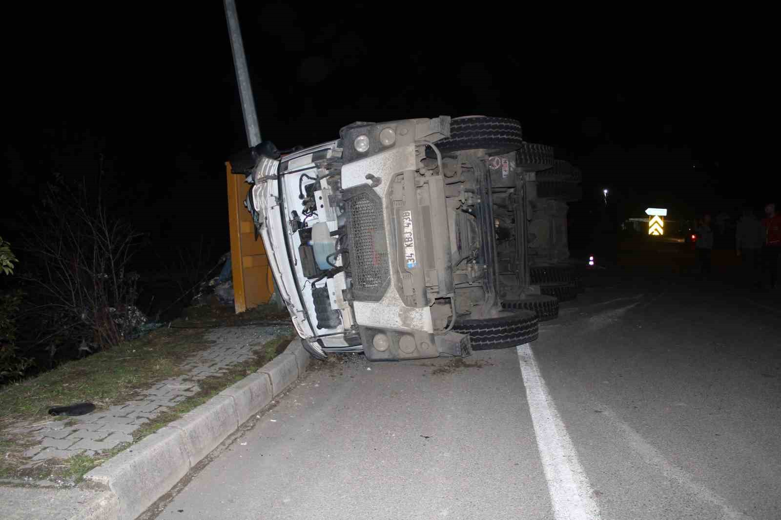 Ordu’da çöp kamyonu devrildi: Sürücü yaralandı
