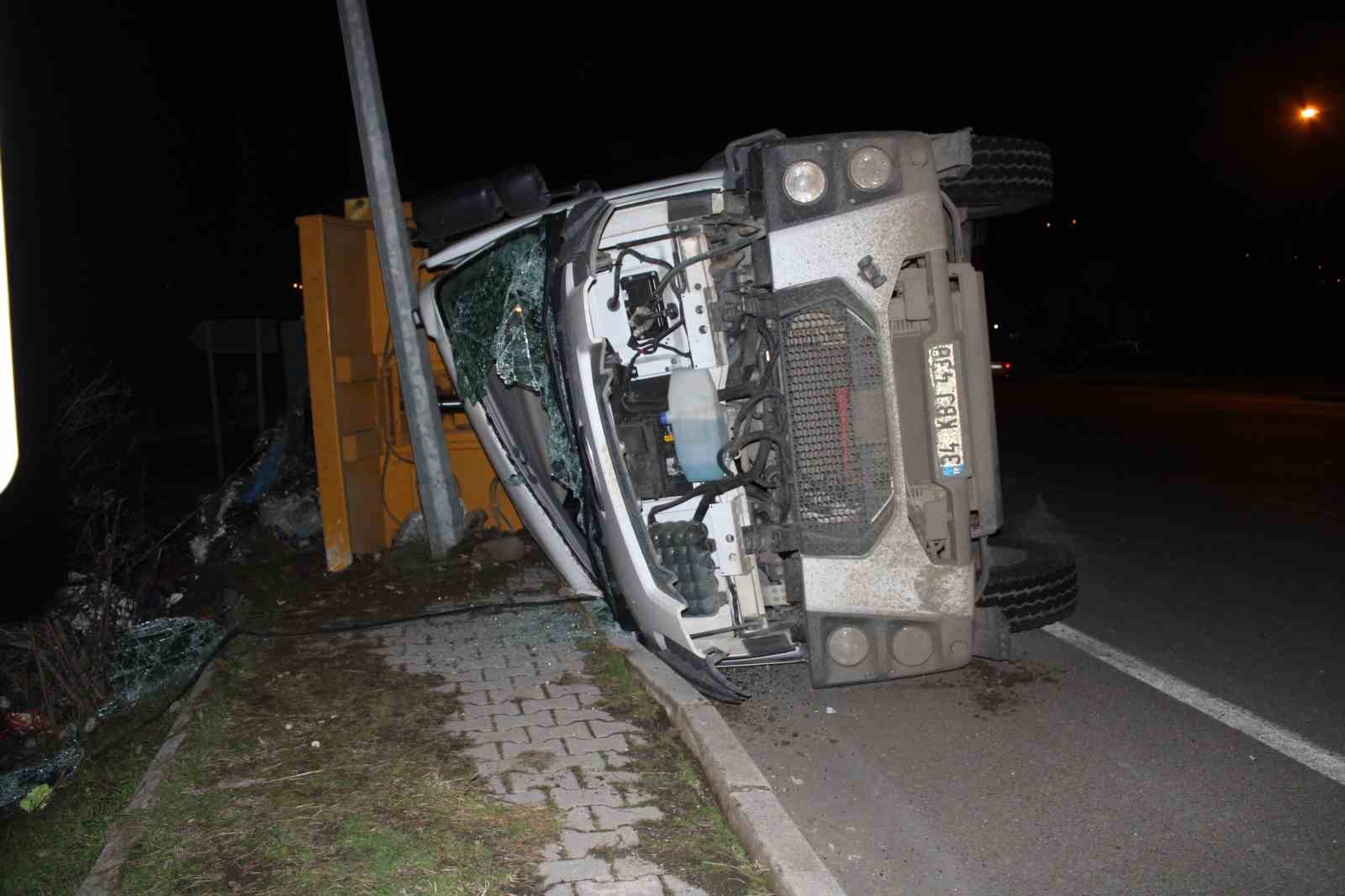 Ordu’da çöp kamyonu devrildi: Sürücü yaralandı
