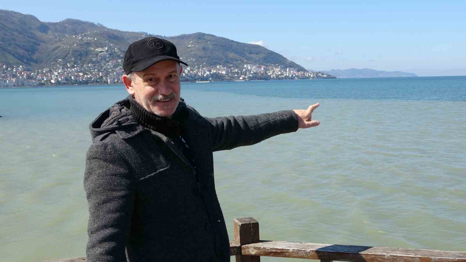 Ordu’da eriyen kar suları denizin rengini değiştirdi
