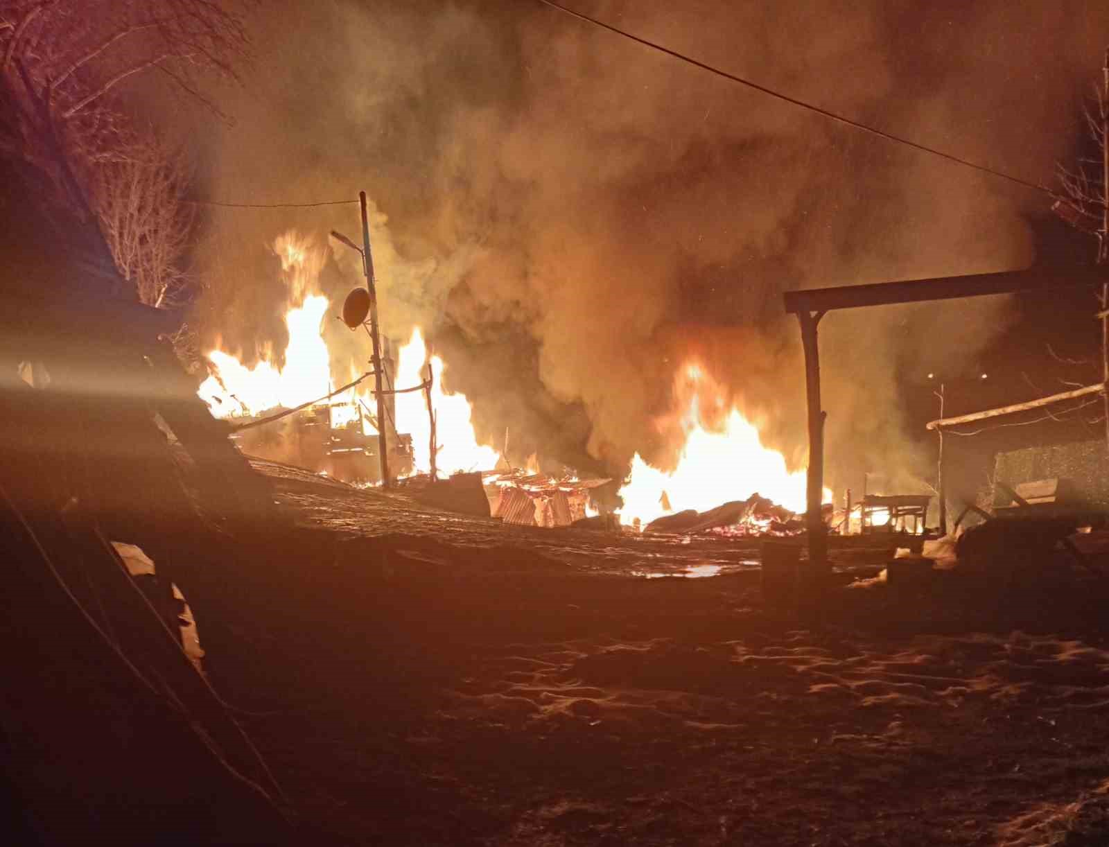 Ordu’da evini ateşe veren şahıs ağaçta asılı halde bulundu
