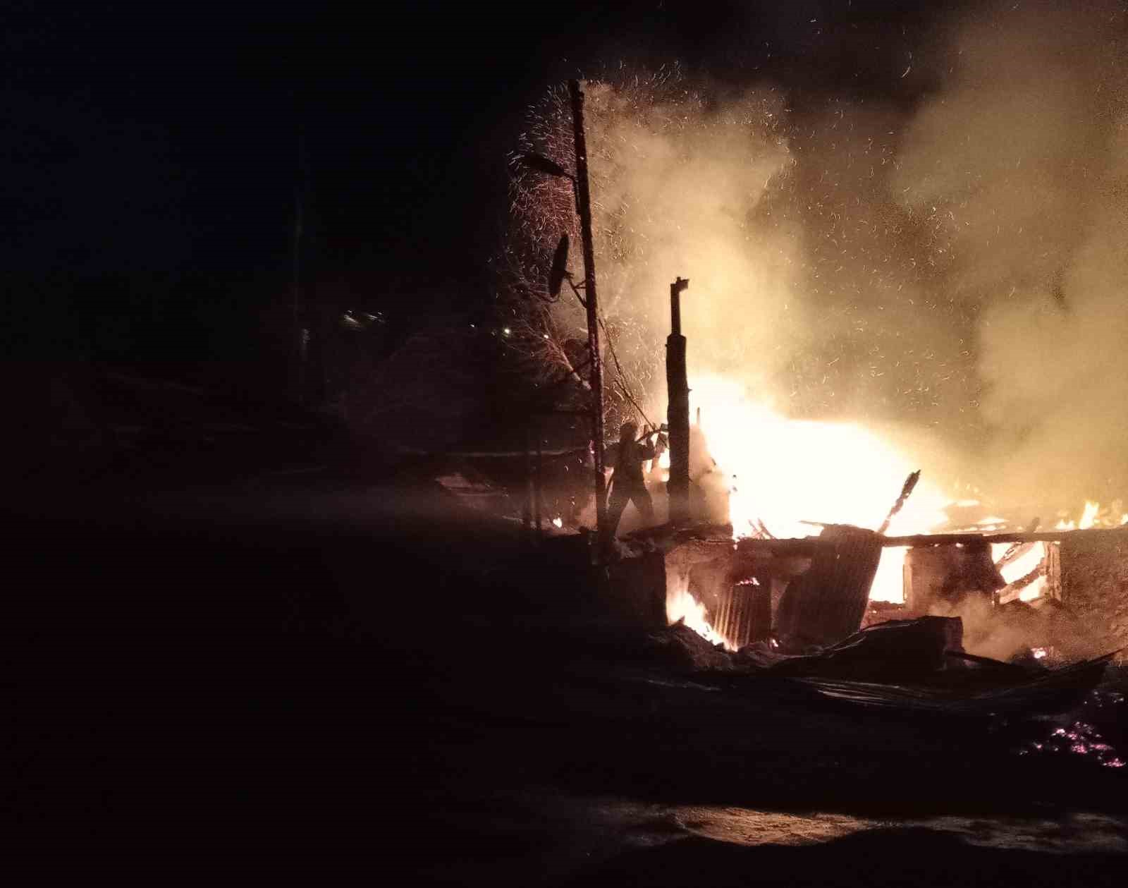 Ordu’da evini ateşe veren şahıs ağaçta asılı halde bulundu
