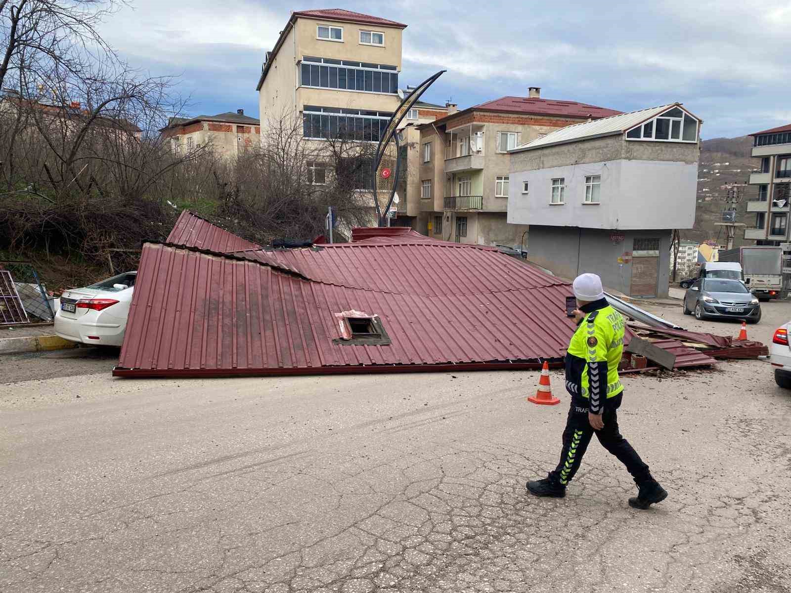 Ordu’da fırtına hayatı olumsuz etkiledi

