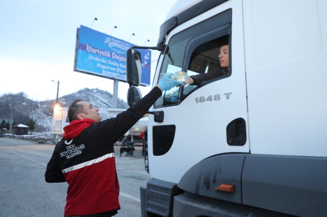 Ordu’da her gün yüzlerce kişi iftar çadırında buluşuyor
