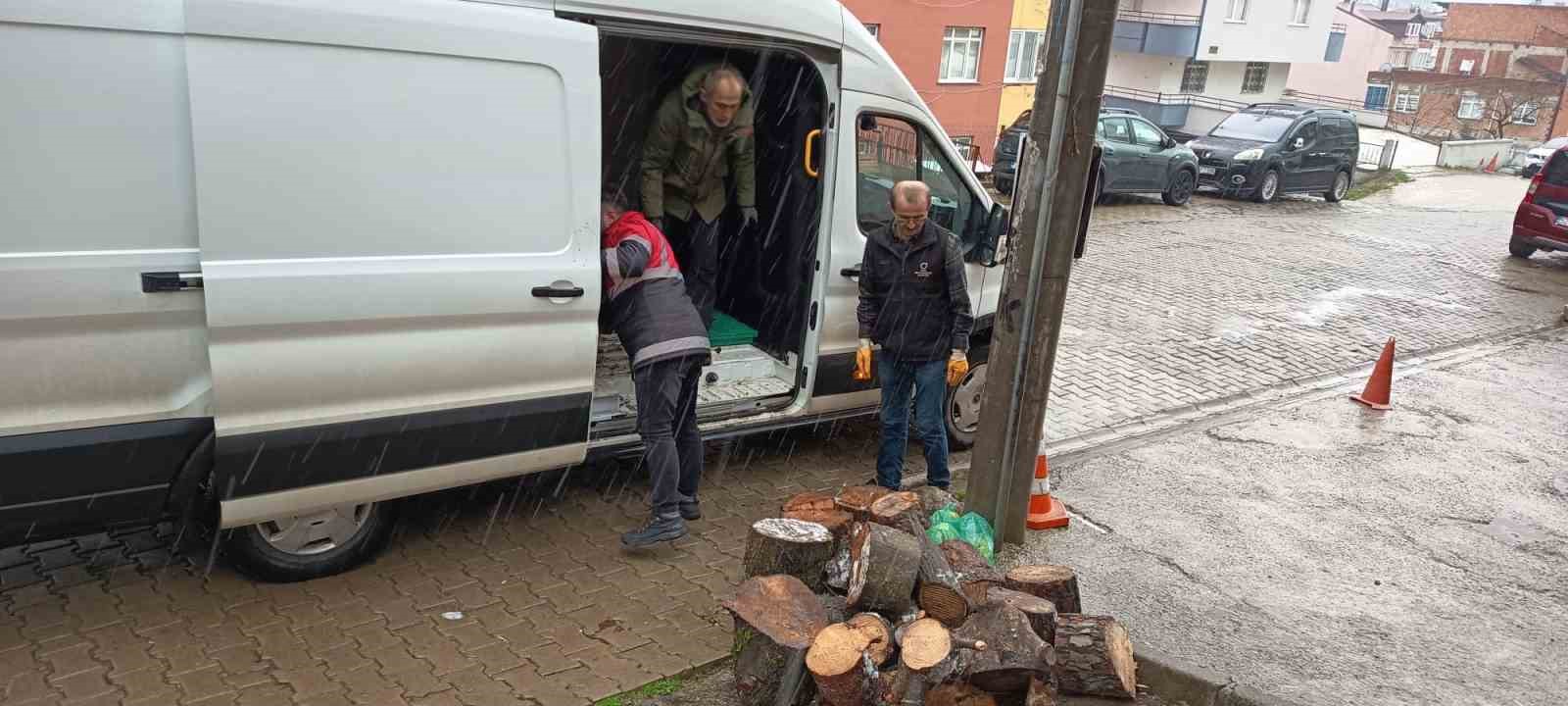 Ordu’da ihtiyaç sahiplerine sıcak yemekleri ulaştırılıyor
