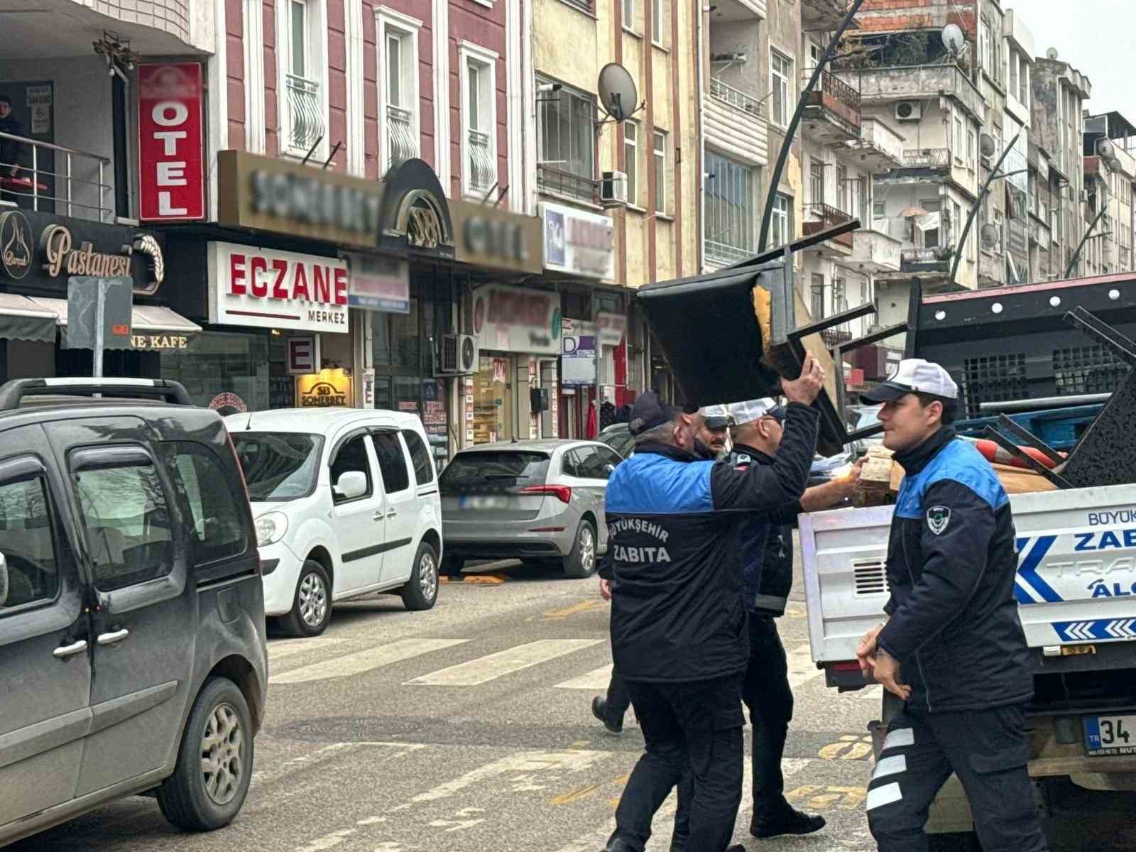 Ordu’da kaldırımı işgal eden malzemeler toplandı
