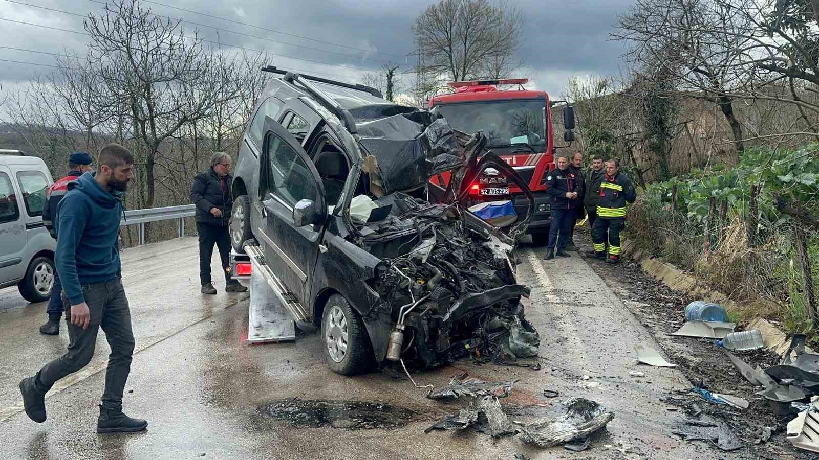 Ordu’da kamyon ile kamyonet kafa kafaya çarpıştı: 2 ölü, 2 ağır yaralı
