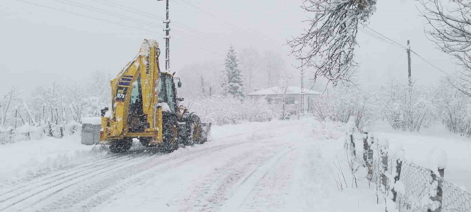 Ordu’da kardan kapanan 472 mahalle yolu ulaşıma açıldı
