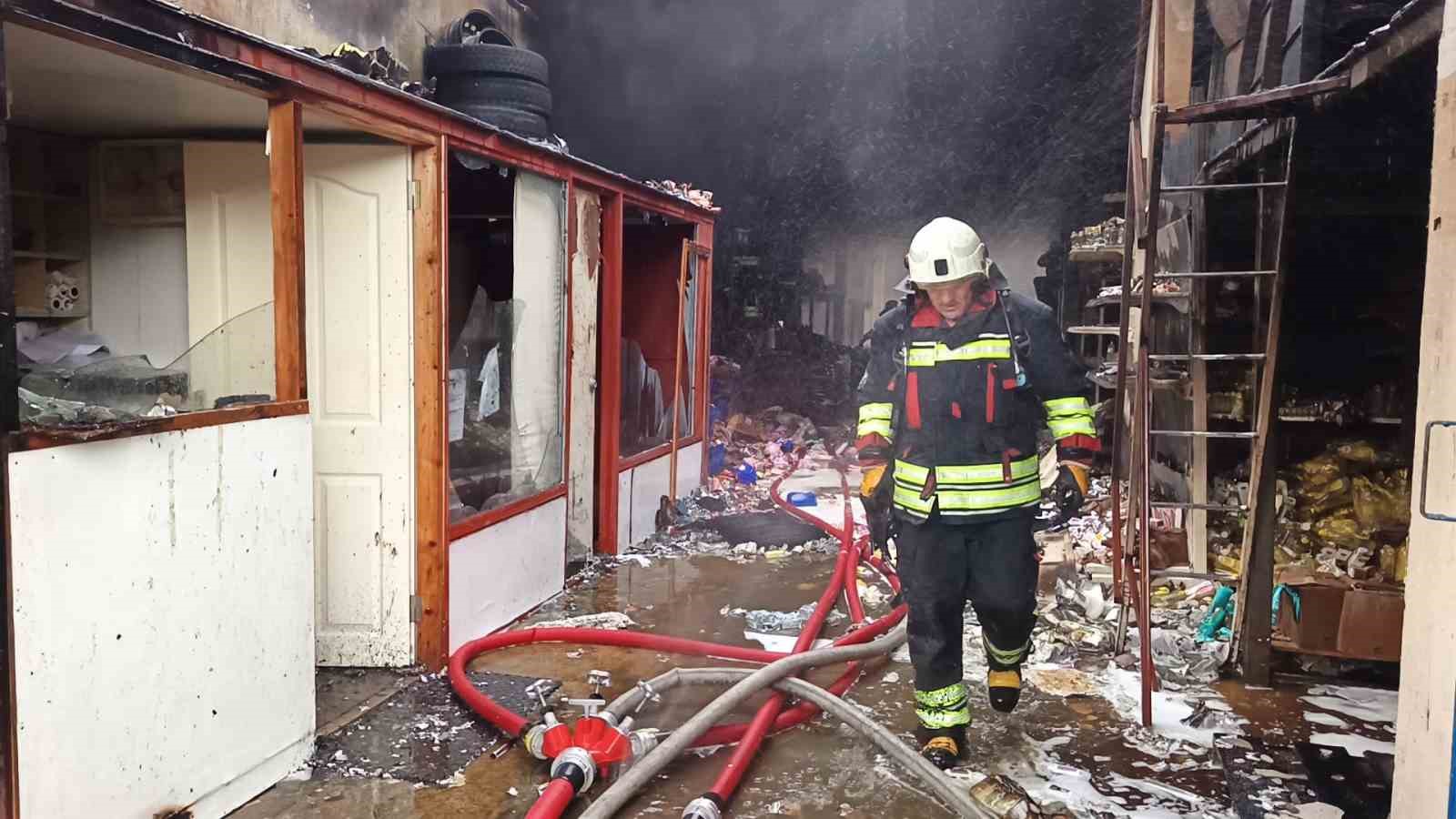 Ordu’da market deposunda yangın
