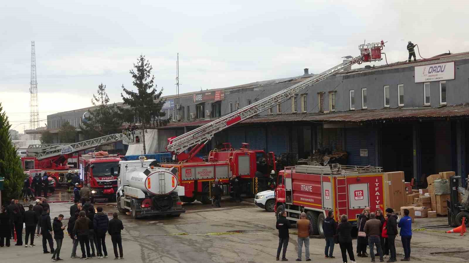 Ordu’da market deposunda yangın
