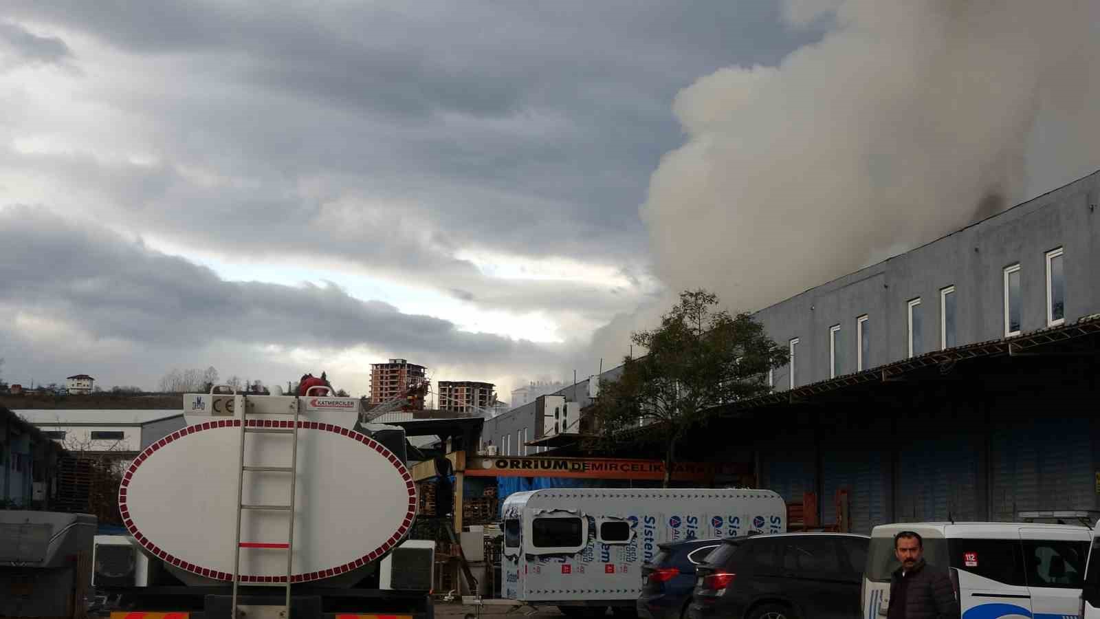 Ordu’da market deposunda yangın
