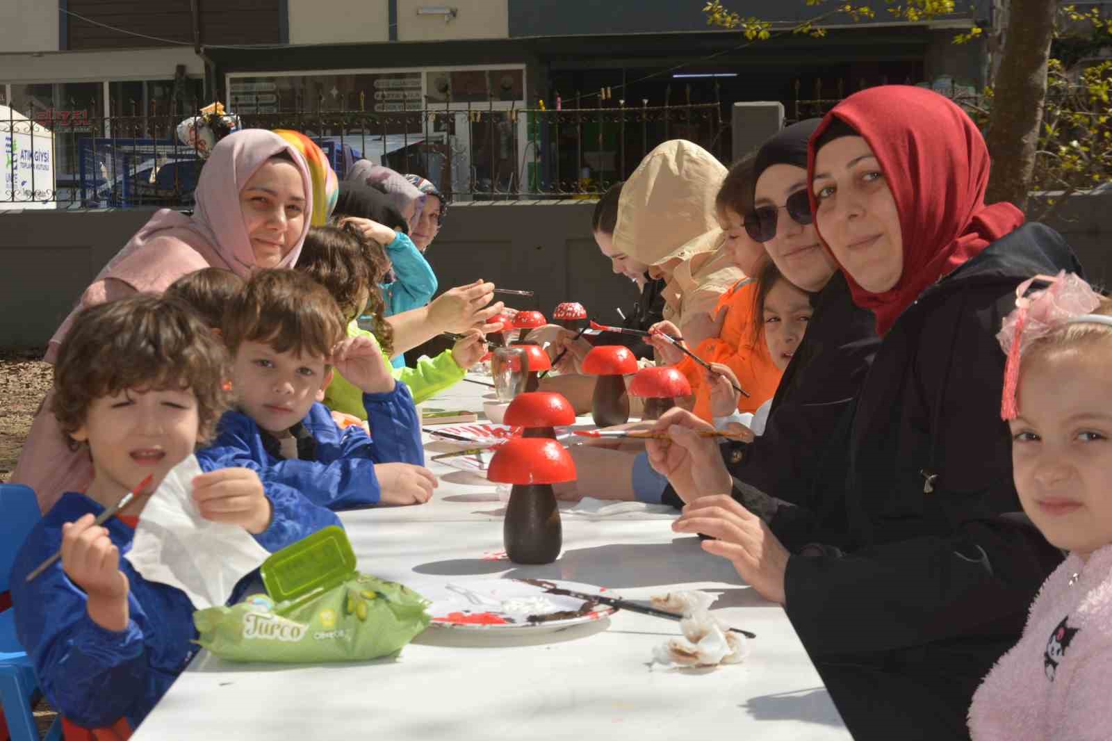Ordu’da minik eller boyama ve ebru sanatıyla buluştu
