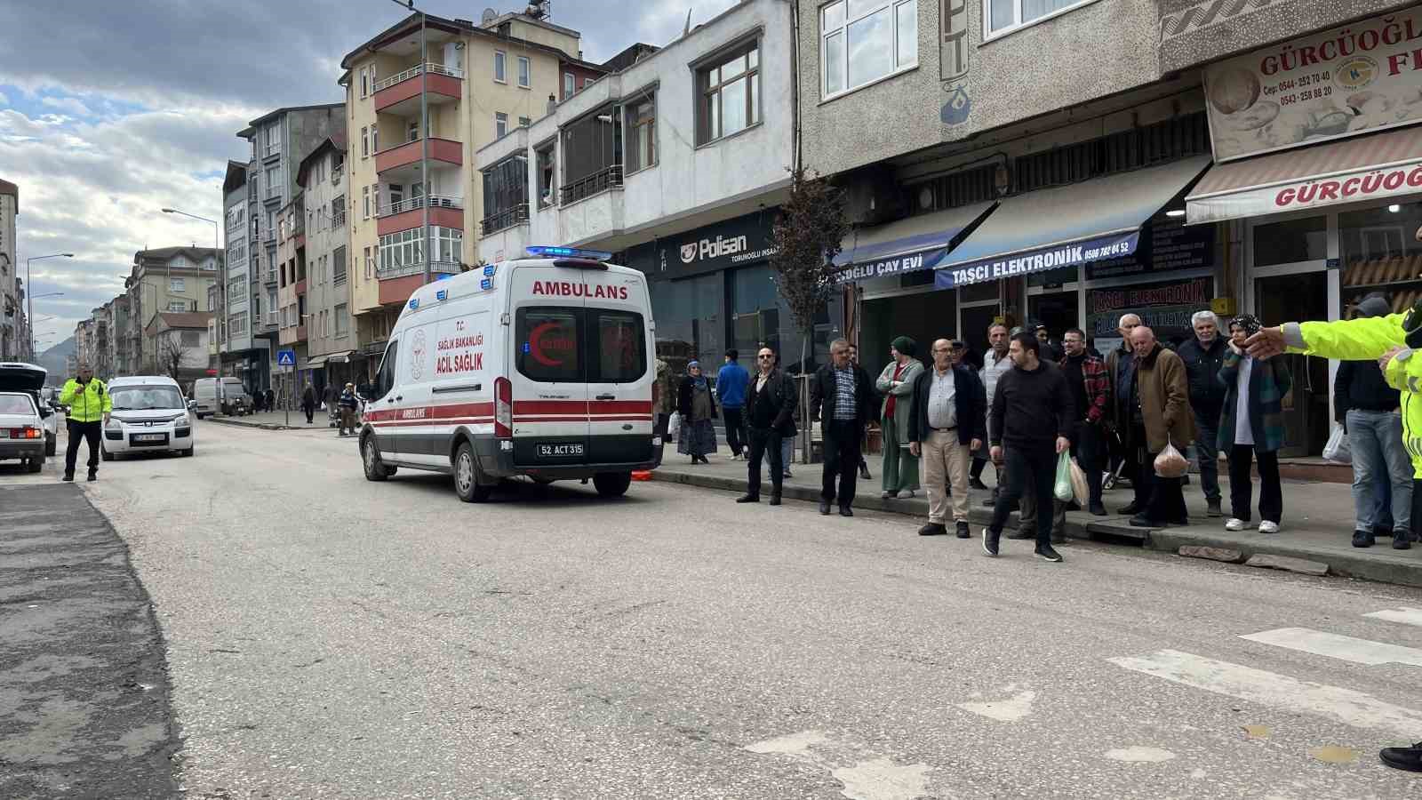 Ordu’da otomobilin çarptığı yaya yaralandı: Kaza anı kamerada
