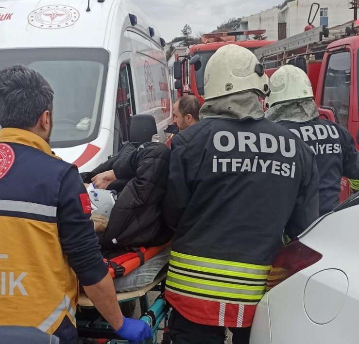 Ordu’da otomobiller çarpıştı: 3’ü ağır 5 yaralı
