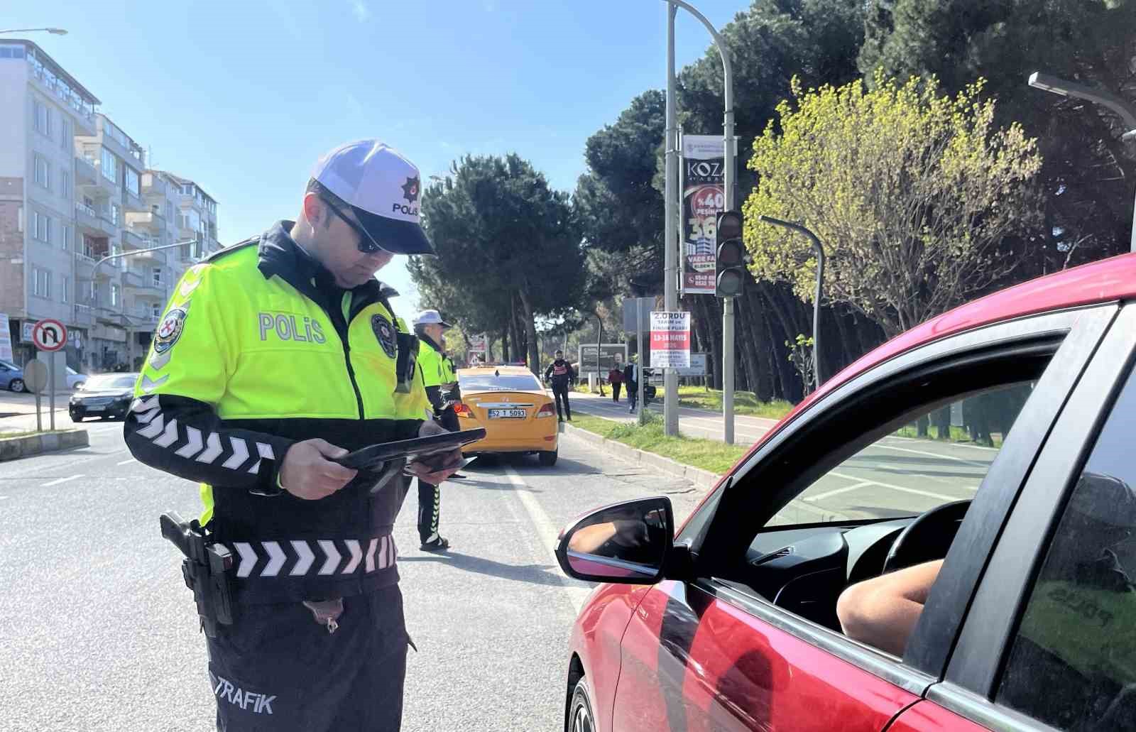 Ordu’da sürücülere emniyet kemer denetiminde 23 bin lira cezai işlem
