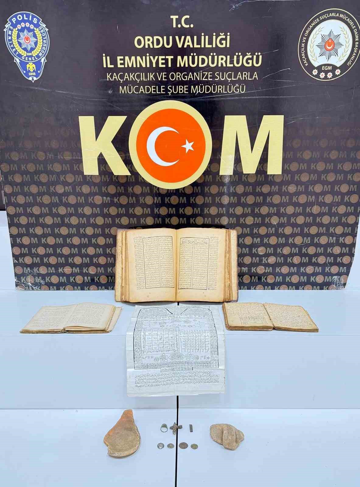 Ordu’da tarihi eser olduğu değerlendirilen ürünler ele geçirildi
