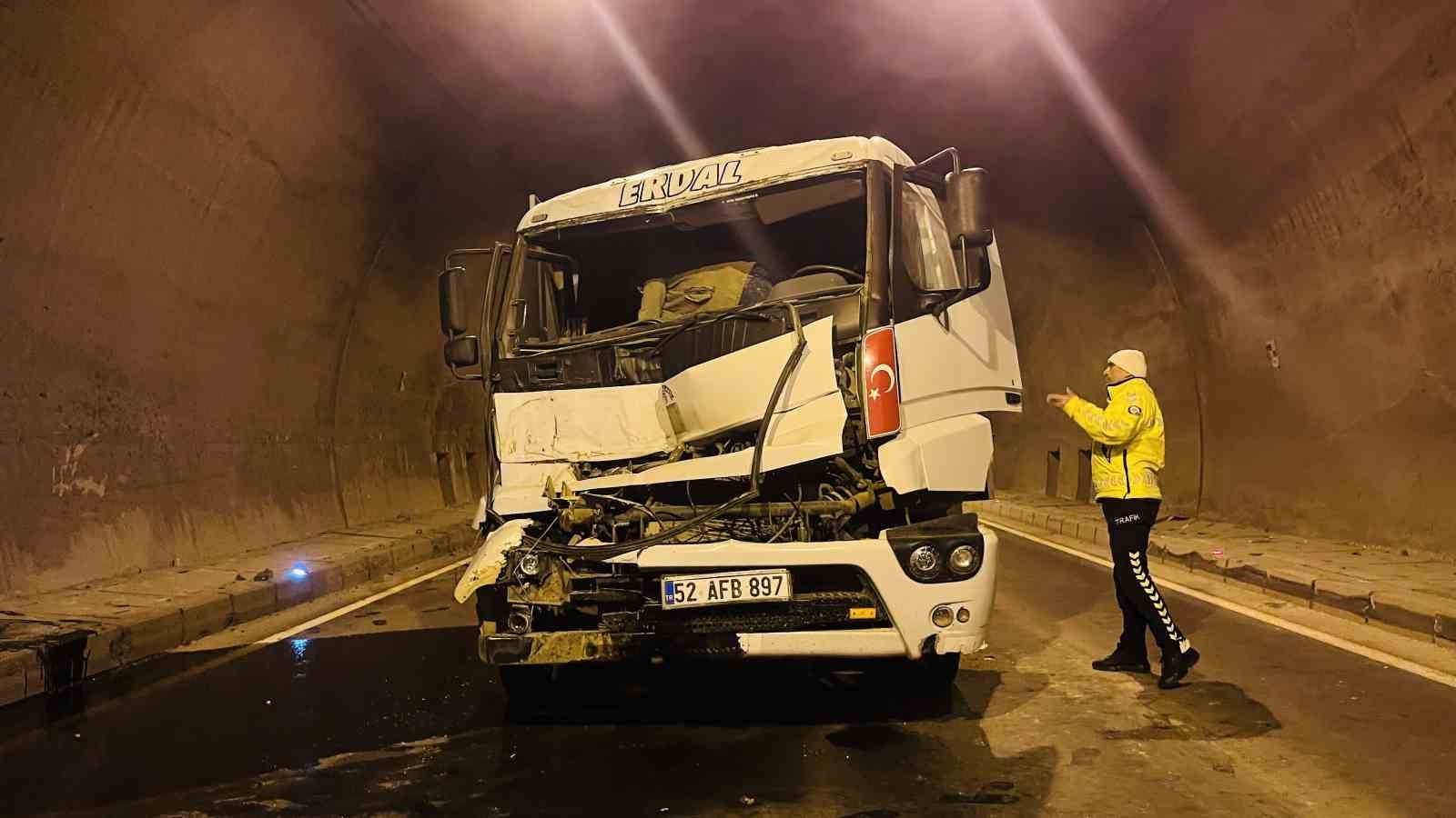 Ordu’da tünelde kaza: Uzun araç kuyruğu oluştu
