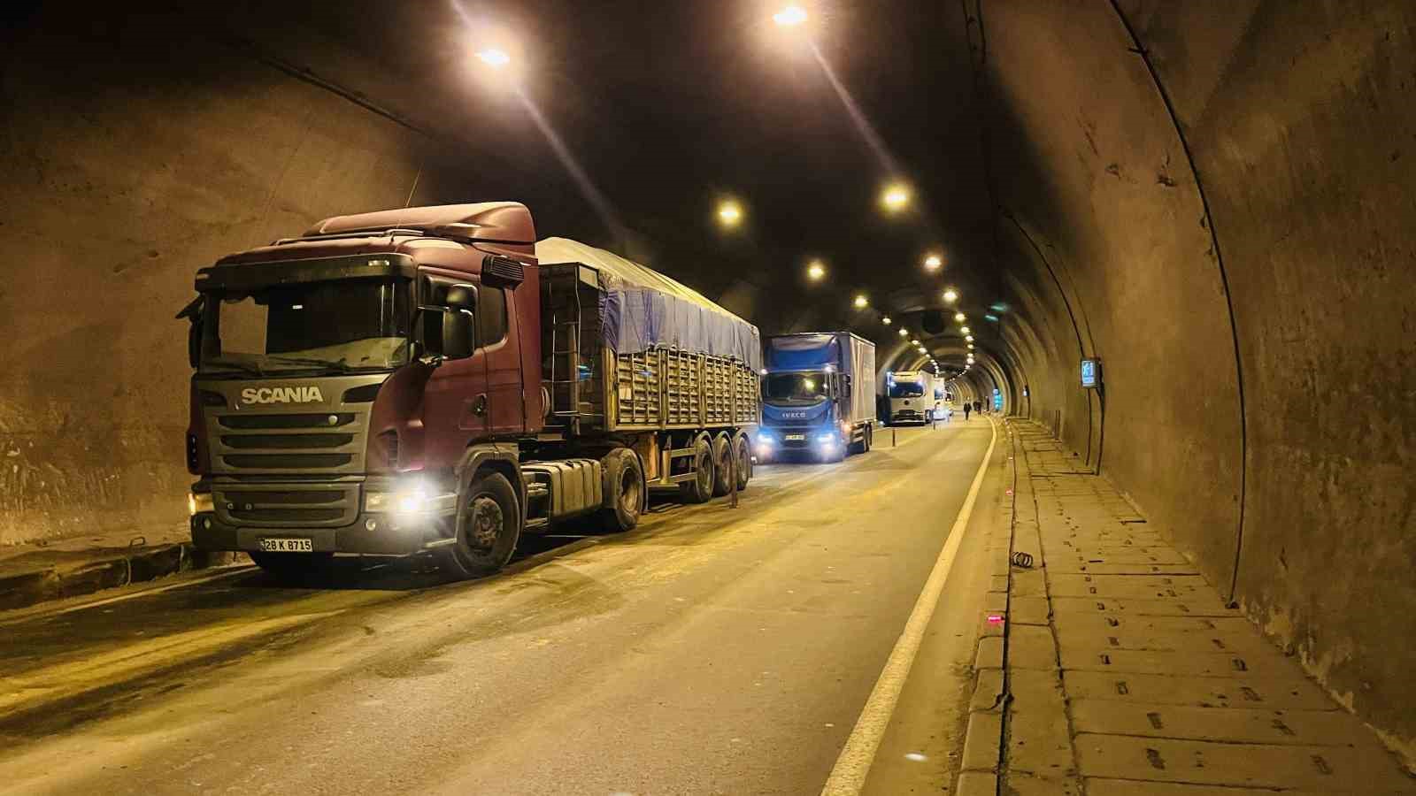 Ordu’da tünelde kaza: Uzun araç kuyruğu oluştu
