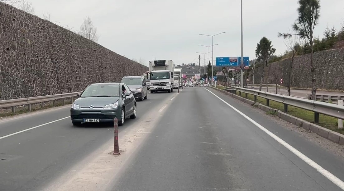 Ordu’da tünelde kaza: Uzun araç kuyruğu oluştu
