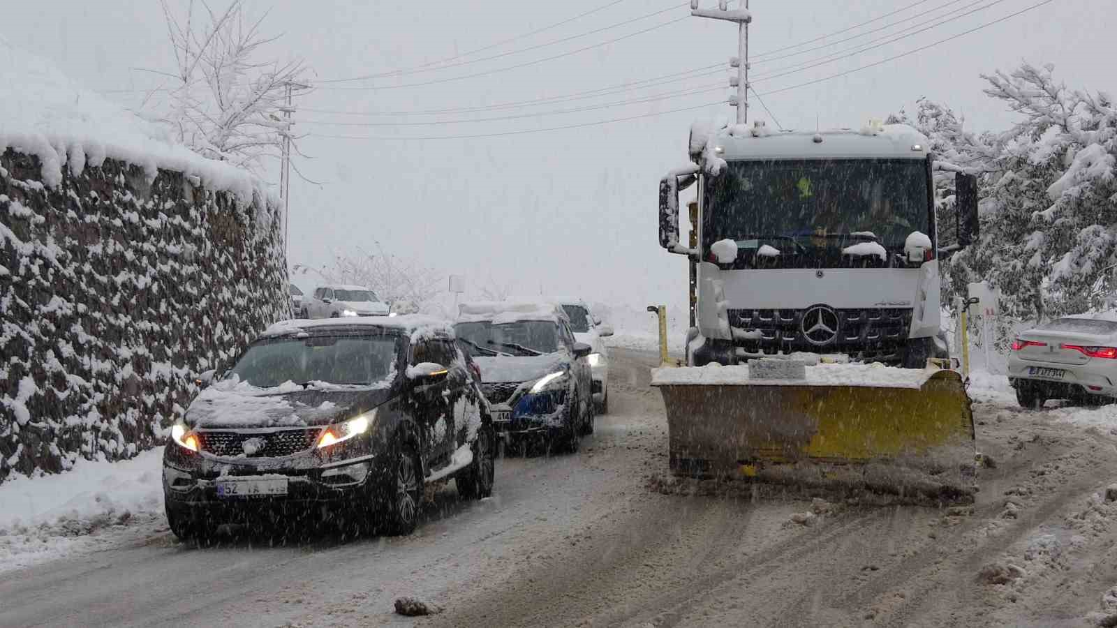 Ordu’da yeni yılın ilk kar yağışı etkili oldu
Ordu’da yeni yılın ilk kar yağışı etkili oldu