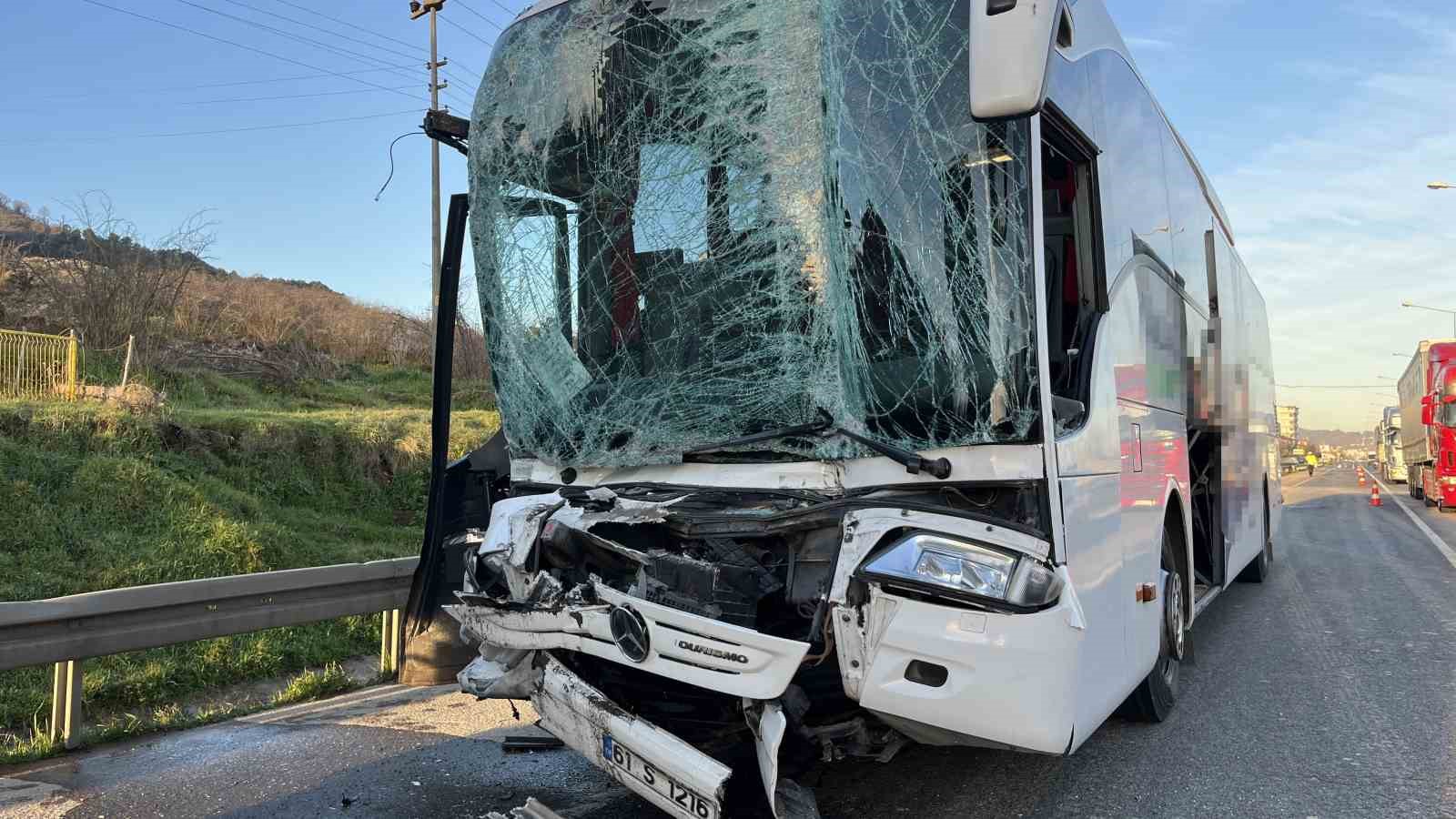 Ordu’da yolcu otobüsü ile tır çarpıştı: 4 yaralı
