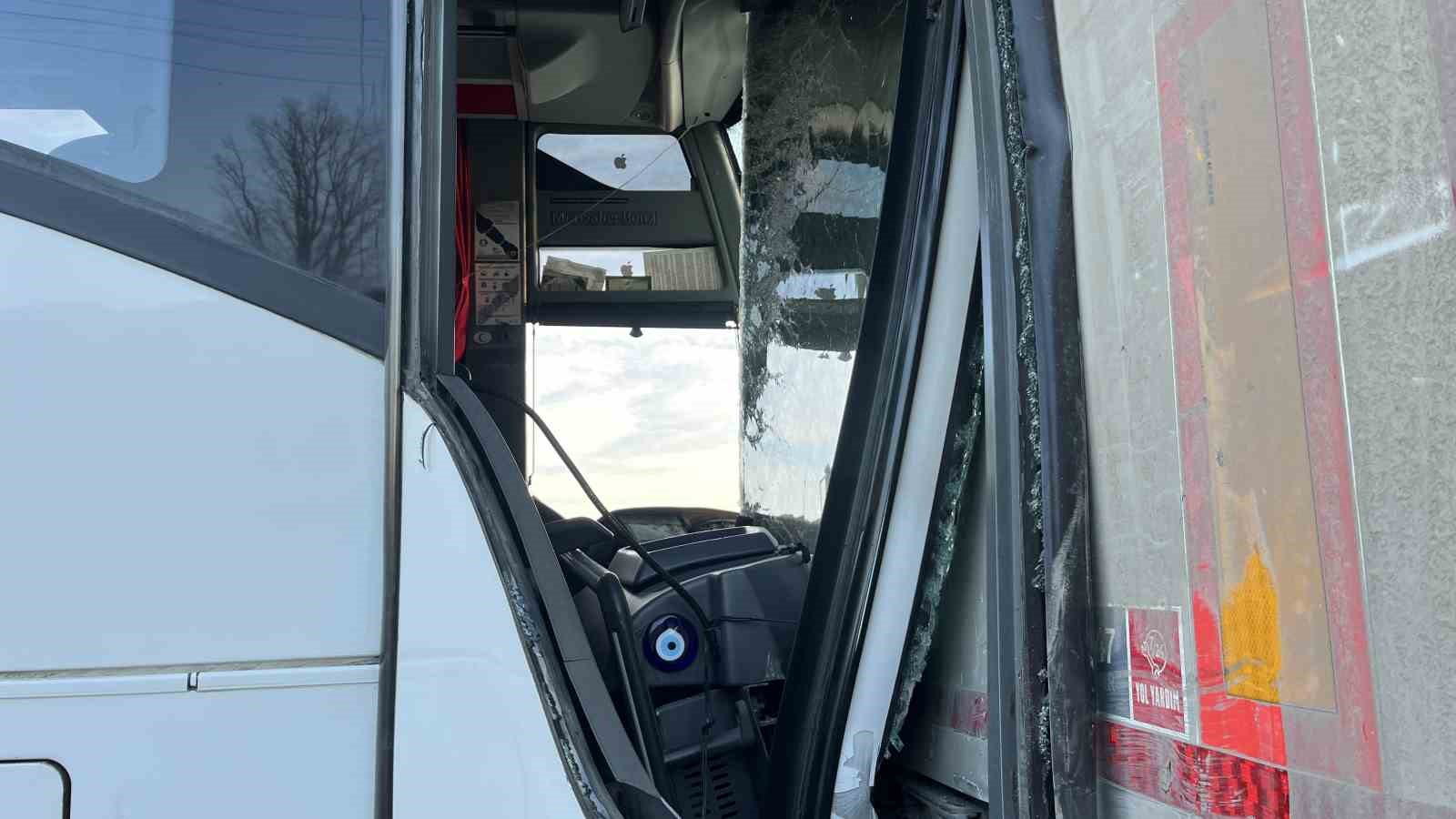 Ordu’da yolcu otobüsü ile tır çarpıştı: 4 yaralı
