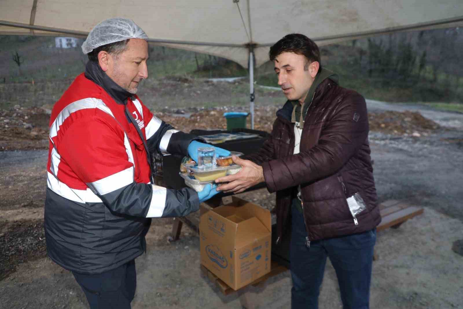 Ordu’da yolda olanlara iftar yemeği ikramı sürüyor
