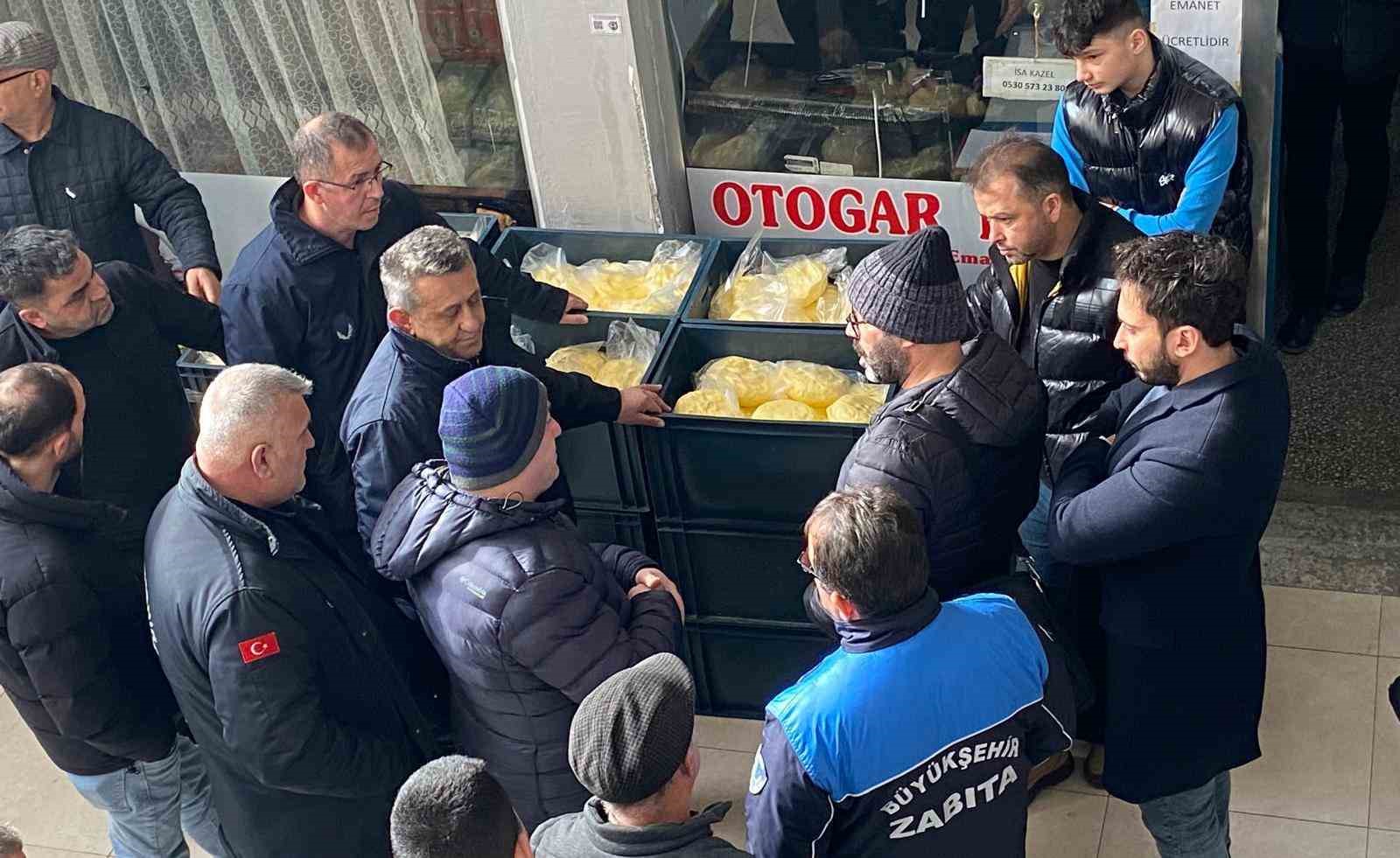 Ordu’da zabıta ekiplerinden sıkı denetim: Yarım ton yağ ve uygunsuz ürünlere el konuldu
Ordu’da zabıta ekiplerinden sıkı denetim: Yarım ton yağ ve uygunsuz ürünlere el konuldu