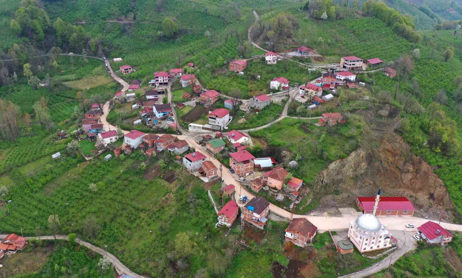 Ordu’nun kırsalında beton yol çalışmaları devam ediyor
