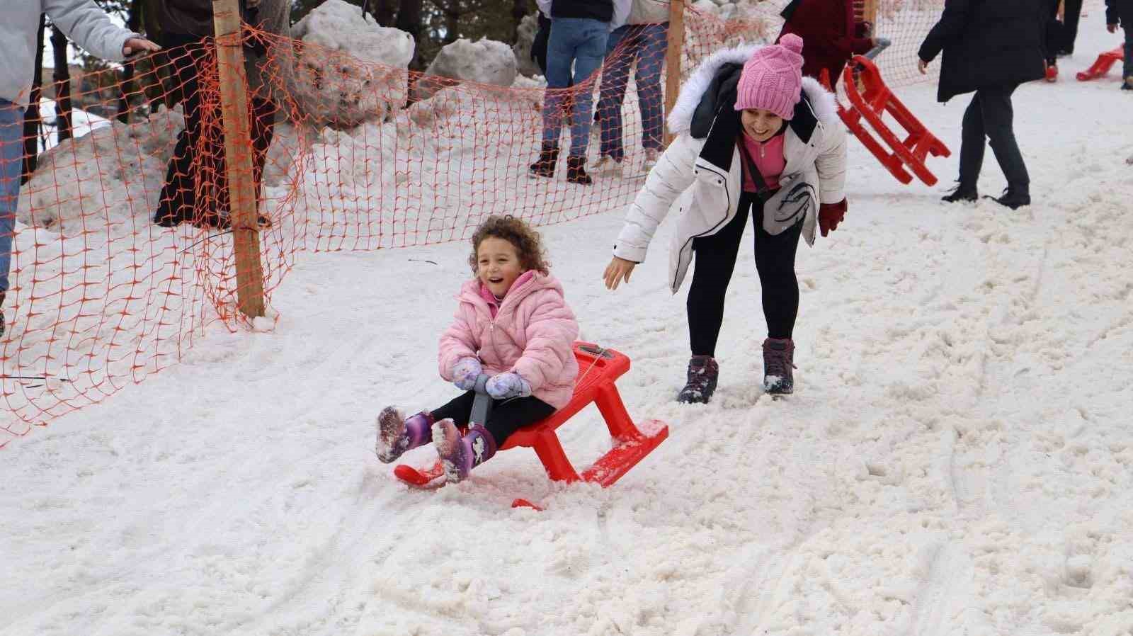 Ordu’nun menderesleri ile ünlü bin 500 rakımlı yaylasında kar festivali
