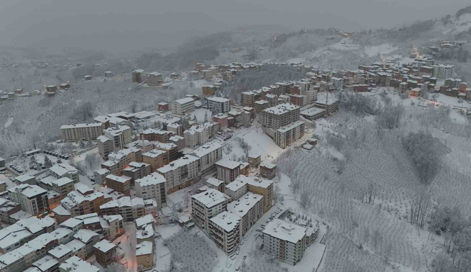 Ordu’nun yüksek kesimlerinde kar manzarası
