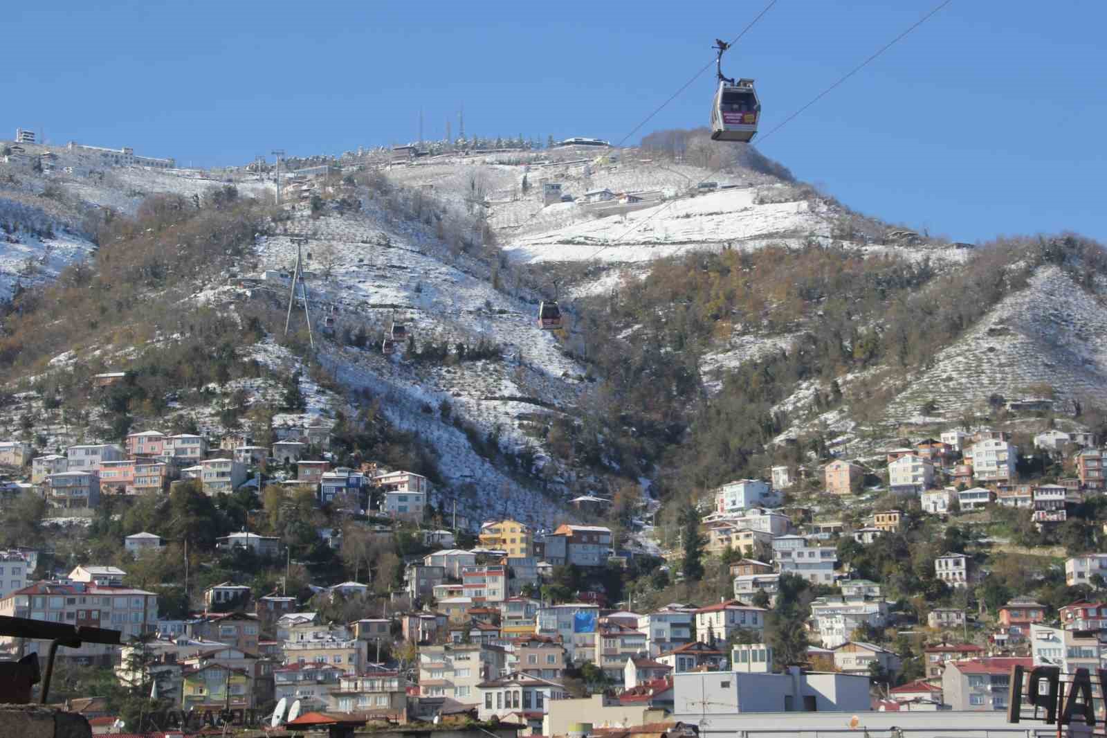Ordu’nun yüksek kesimlerinde kar manzarası
