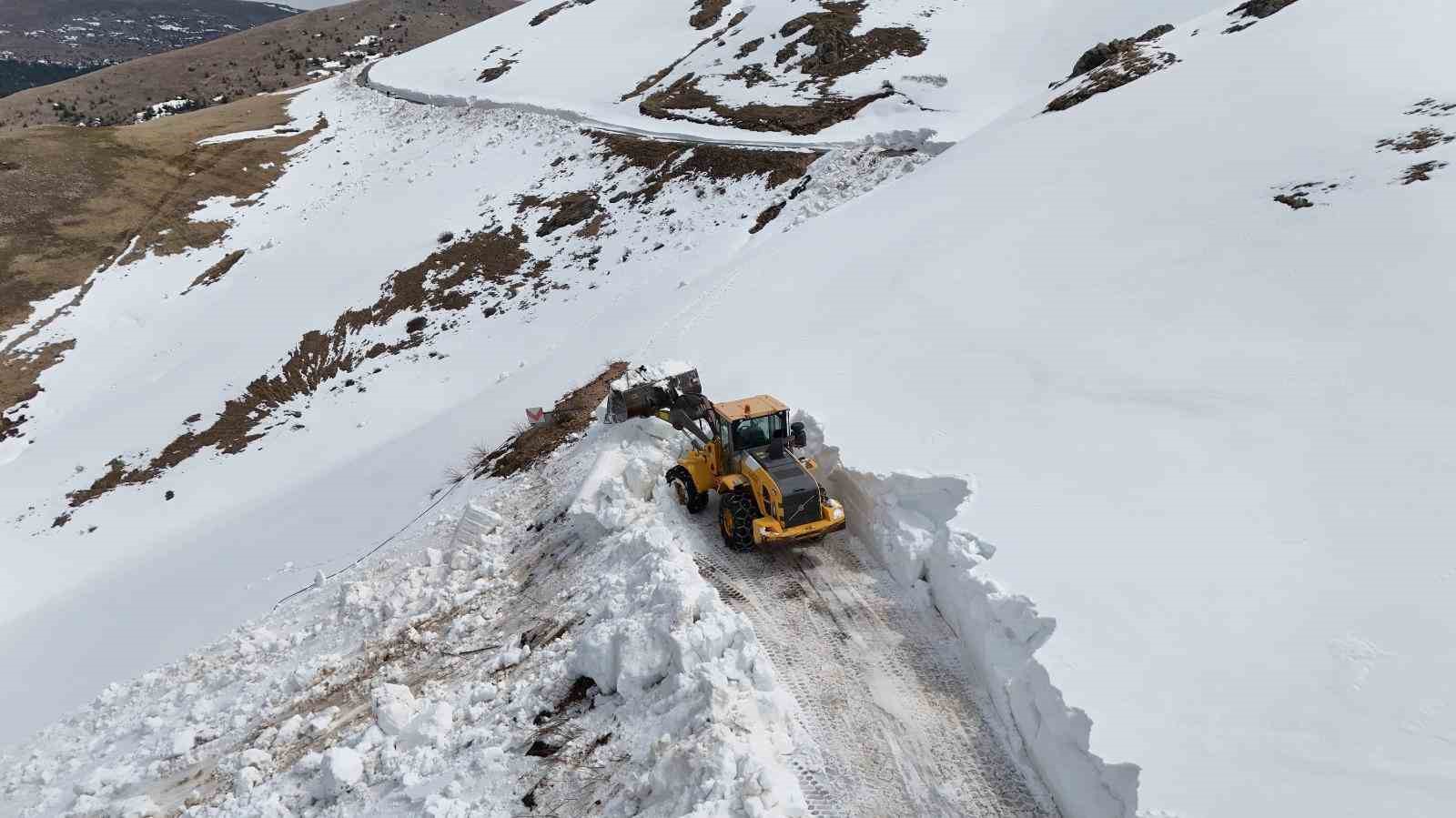Ordu’nun yükseklerinde nisan sonunda 4 metre kar
