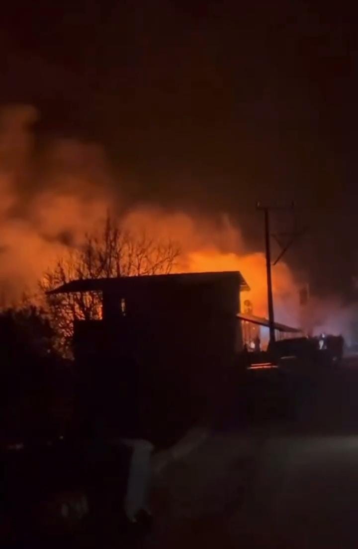 Orhaneli’de geceyi aydınlatan alevler, evi küle çevirdi
