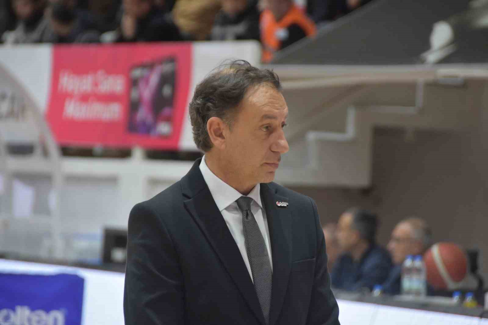 Orhun Ene: "Aliağa Petkimspor’u hak ettiği yere getirmeliyiz"
Orhun Ene: "Aliağa Petkimspor’u hak ettiği yere getirmeliyiz"