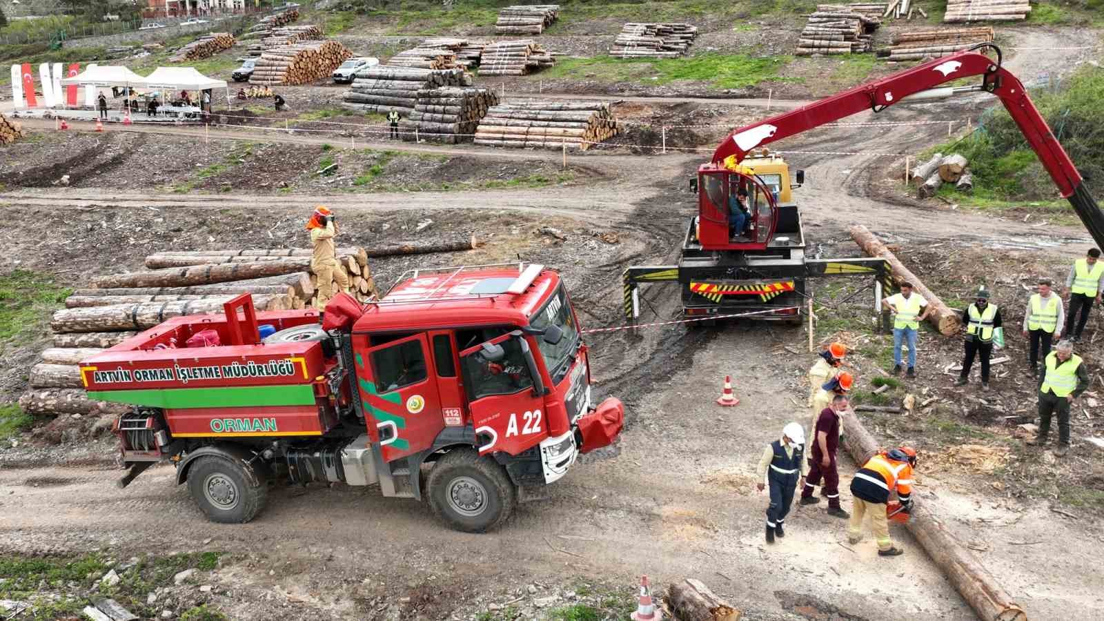 Orman işçileri zorlu etapları tamamladı
