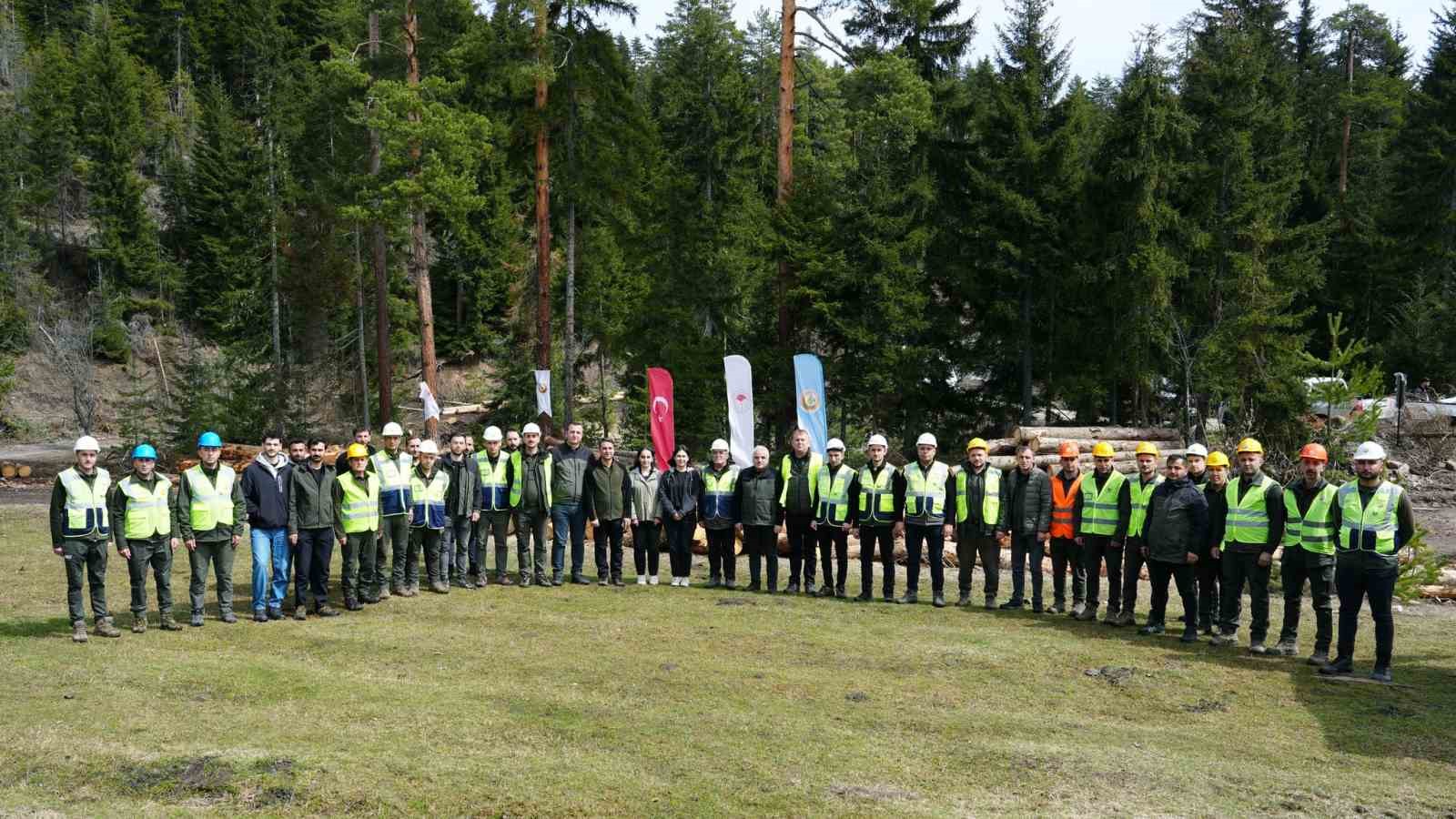 Orman işçileri zorlu etapları tamamladı
