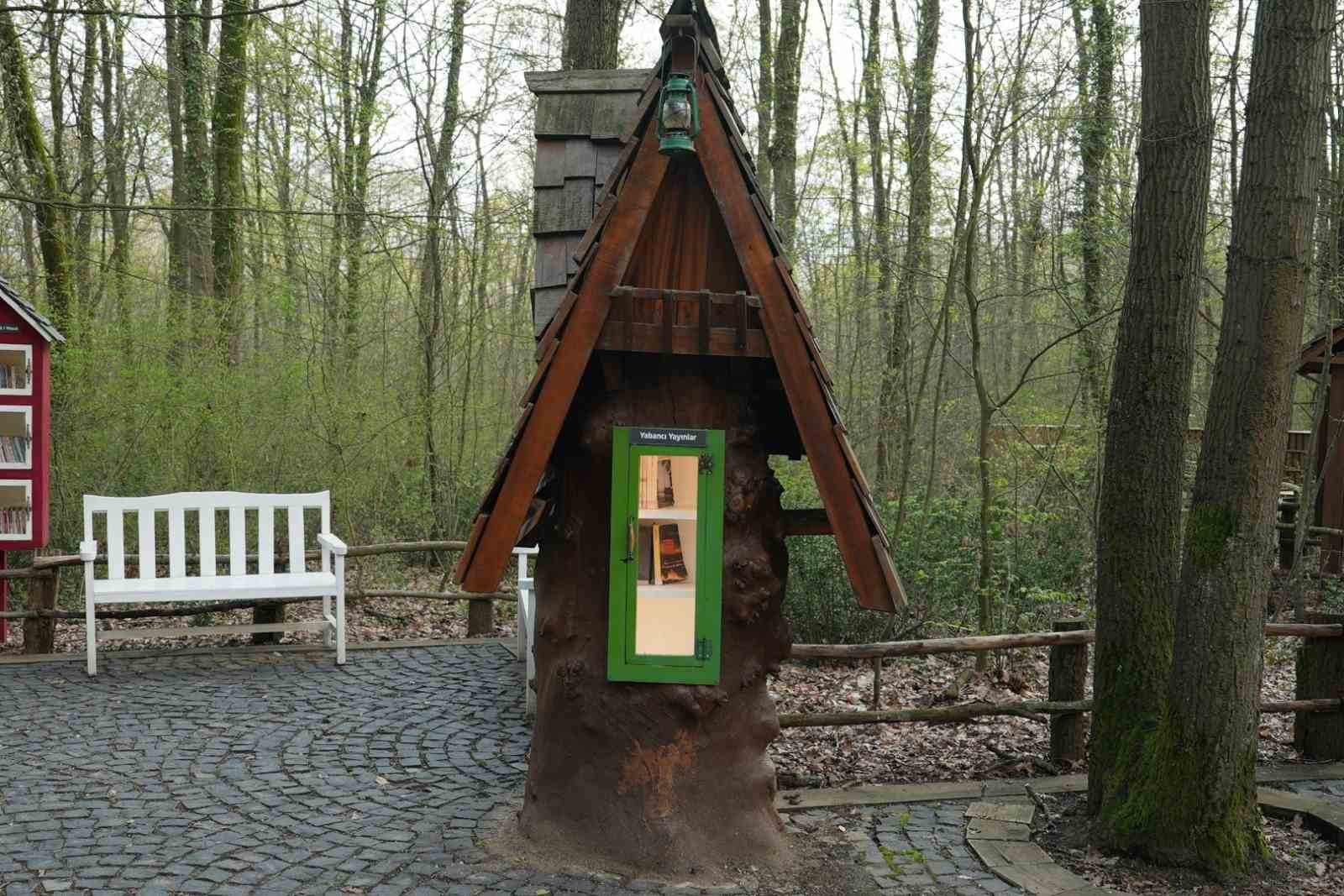 Orman Kütüphanesi’nde kuş sesleri eşliğinde okuma keyfi
Orman Kütüphanesi’nde kuş sesleri eşliğinde okuma keyfi