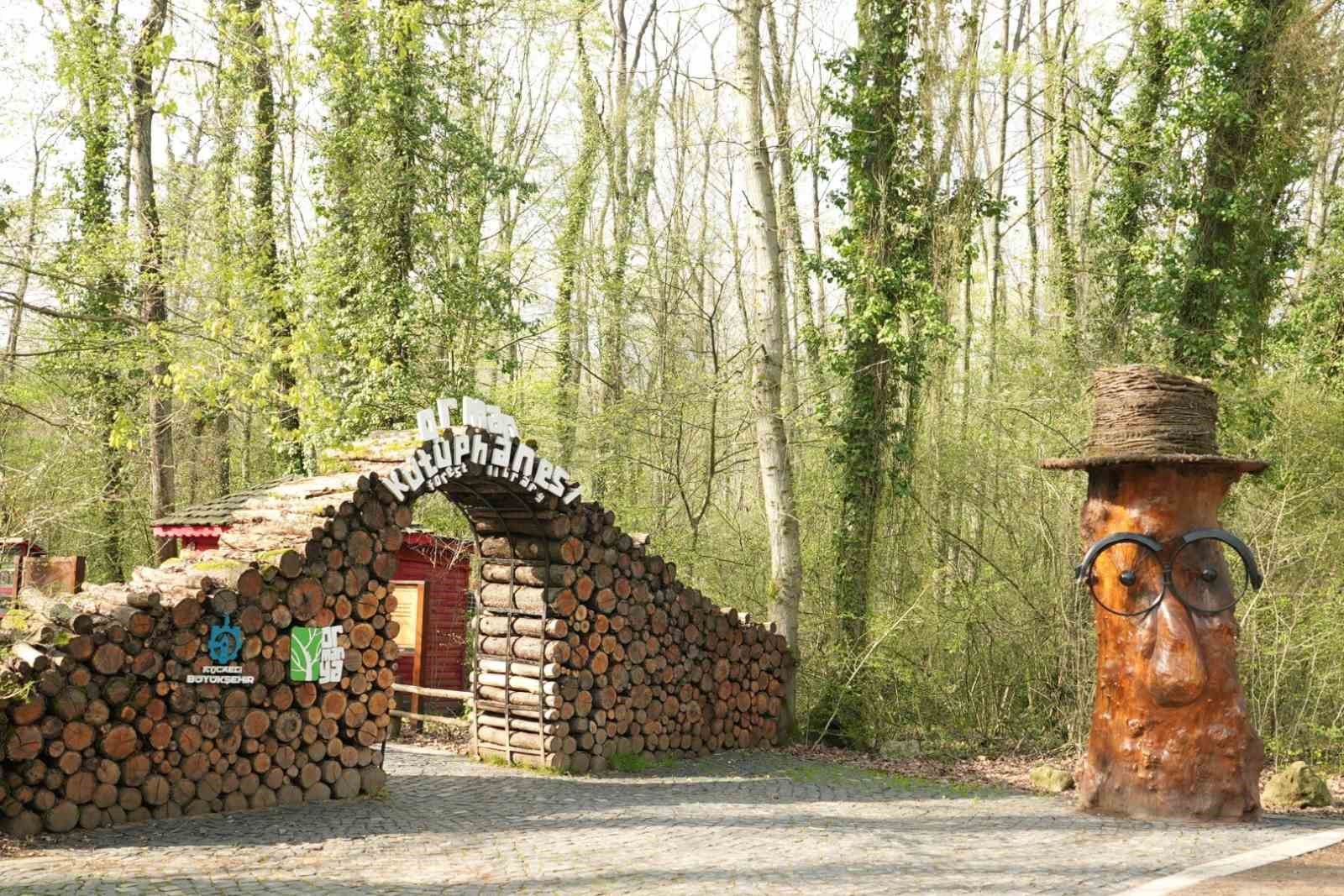 Orman Kütüphanesi’nde kuş sesleri eşliğinde okuma keyfi
Orman Kütüphanesi’nde kuş sesleri eşliğinde okuma keyfi