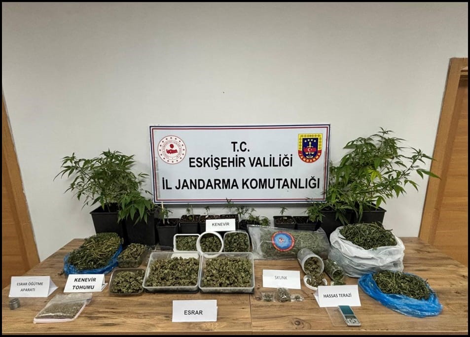 Ormanda uyuşturucu ticaretine jandarma engeli: 1 tutuklama
Ormanda uyuşturucu ticaretine jandarma engeli: 1 tutuklama