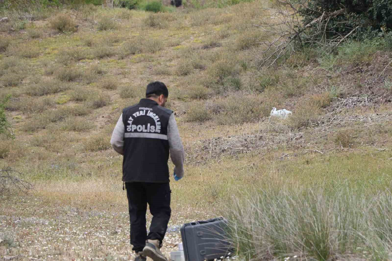 Ormanlık alanda bir kişinin cansız bedeni bulundu

