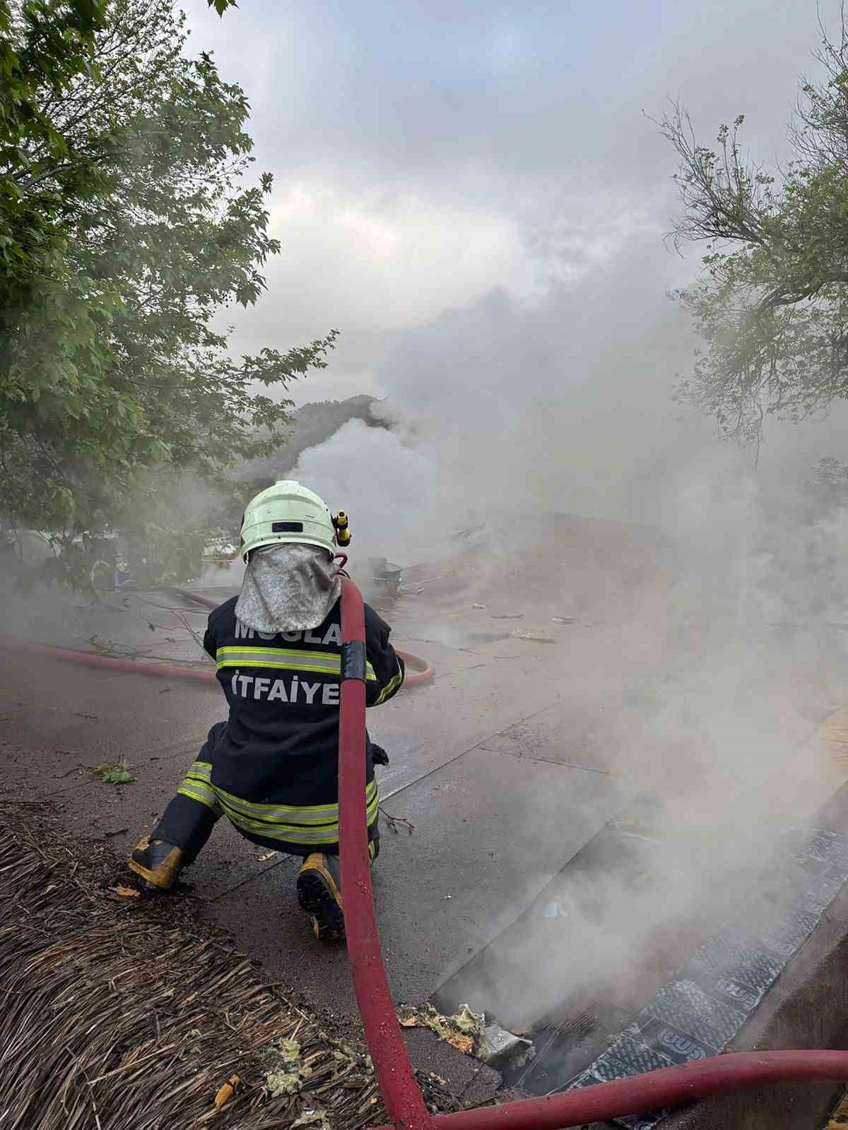 Ortaca Dalyan’da çatı yangını
