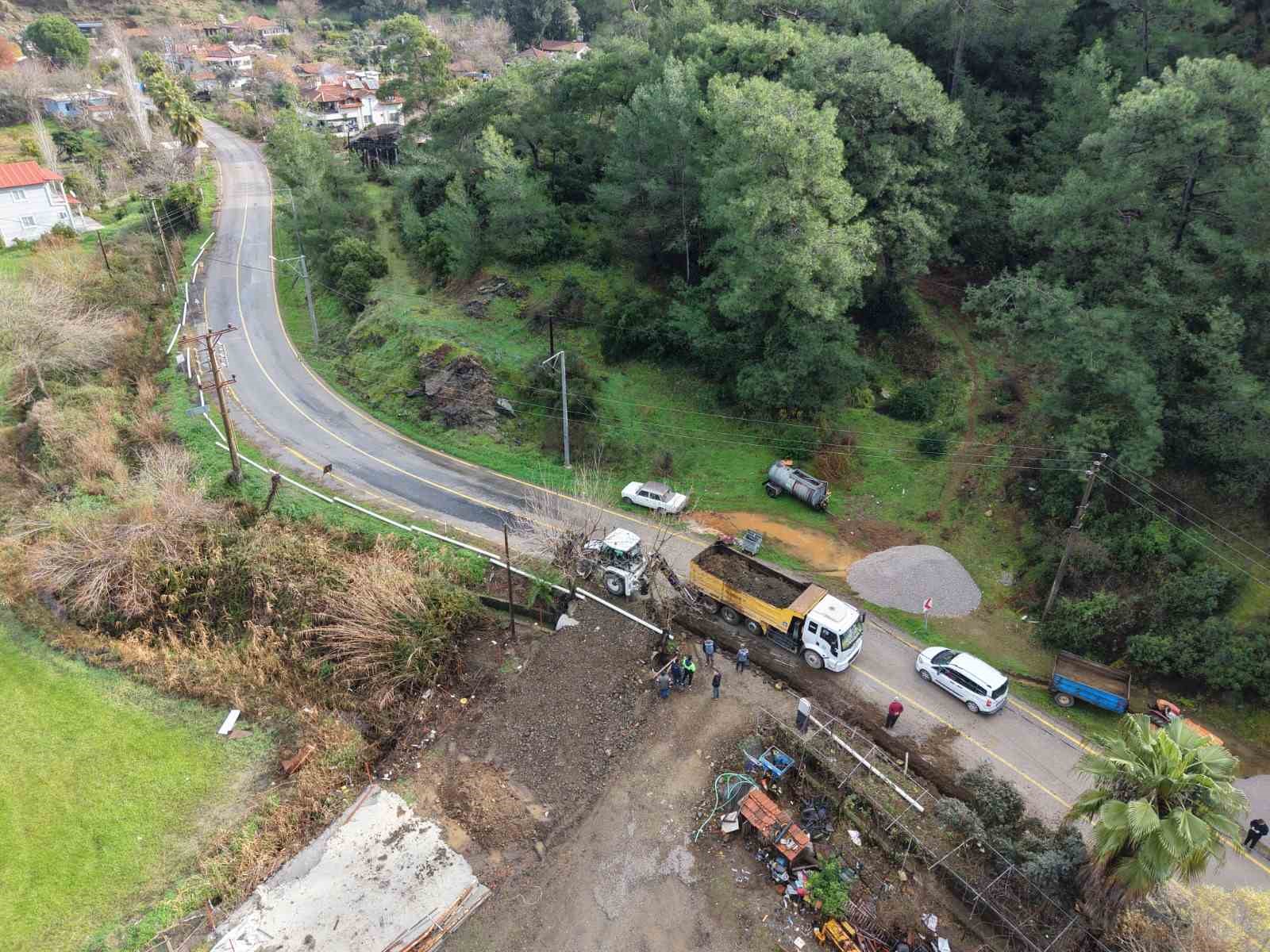 Ortaca Tepearası Mahallesi’ndeki içme suyu hattı yenileniyor
Ortaca Tepearası Mahallesi’ndeki içme suyu hattı yenileniyor